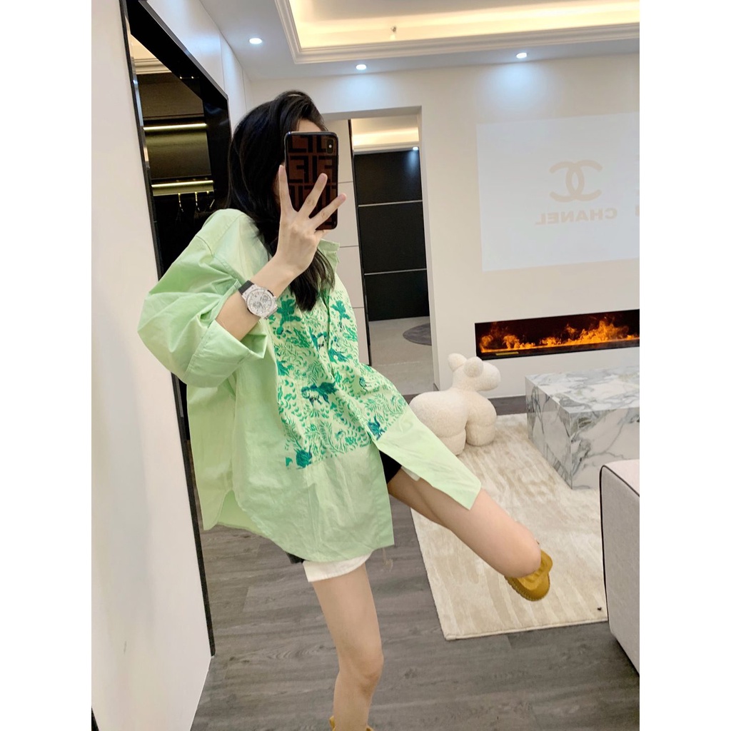 The gentle wind wears the shirt outside the woman in early autumn 2022 new style design sense niche fashion loose all kinds of medium and long style coat