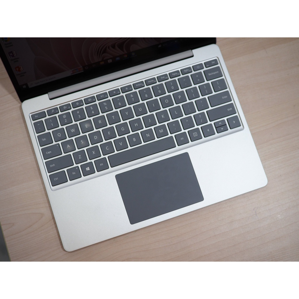 Laptop Surface Go qua sử dụng, máy đẹp như ảnh
