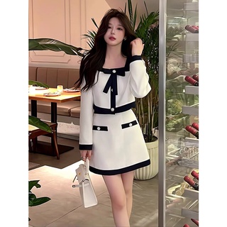 Set áo croptop trắng cổ vuông viền đen + chân váy
