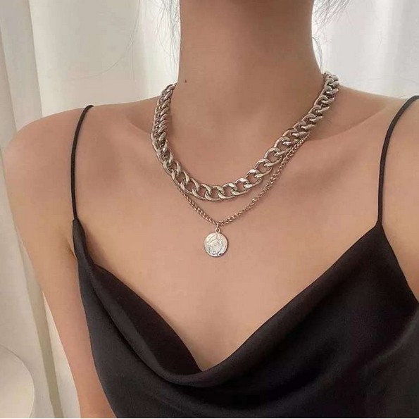 1 Vòng Cổ Choker Hình Trái Tim Bằng Kim Loại Phong Cách Harajuku Thời Trang