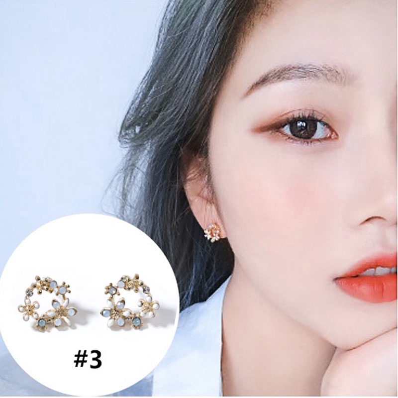 Đôi bông tai mạ bạc đính đá thiết kế hợp thời trang dành cho nữ