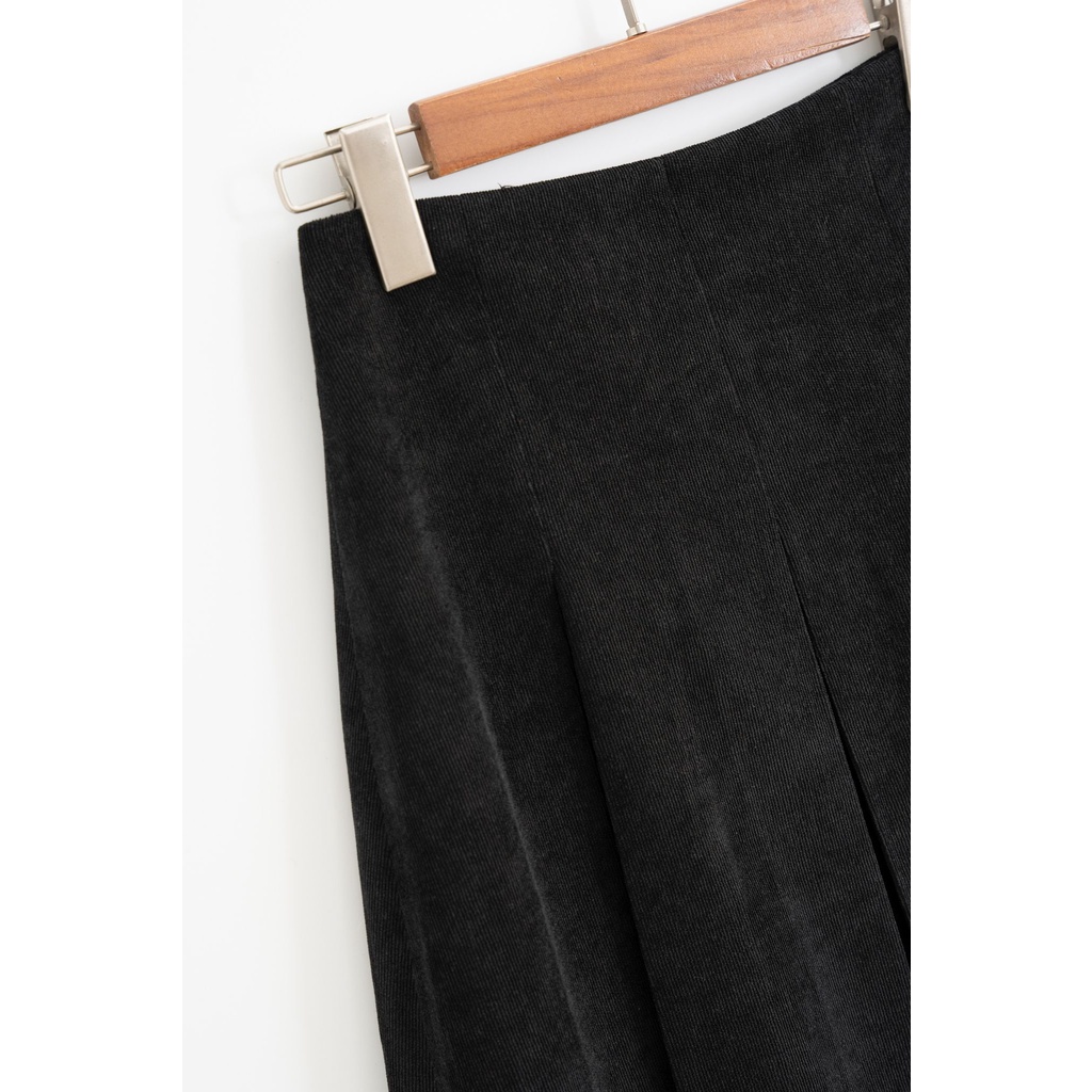 Chân váy xếp ly nữ MADELEN chất vải nhung tăm dáng xòe | BigBuy360 - bigbuy360.vn