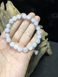 Vòng tay đá mặt trăng mix charm bạc