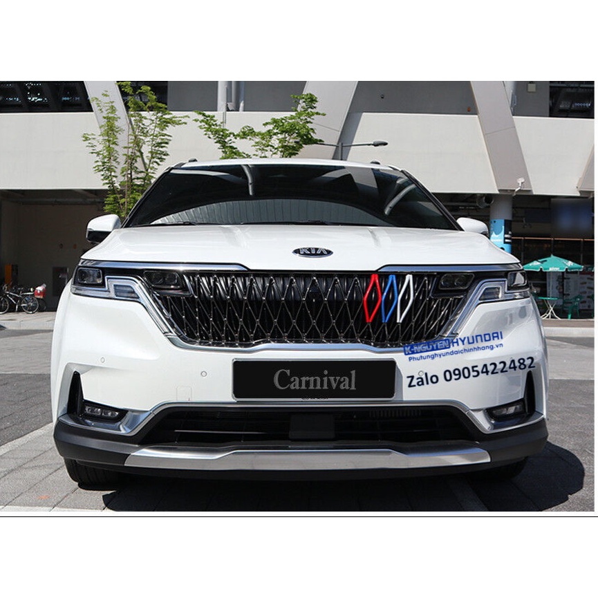 Sọc màu trang trí dán trên calang xe Carnival mới