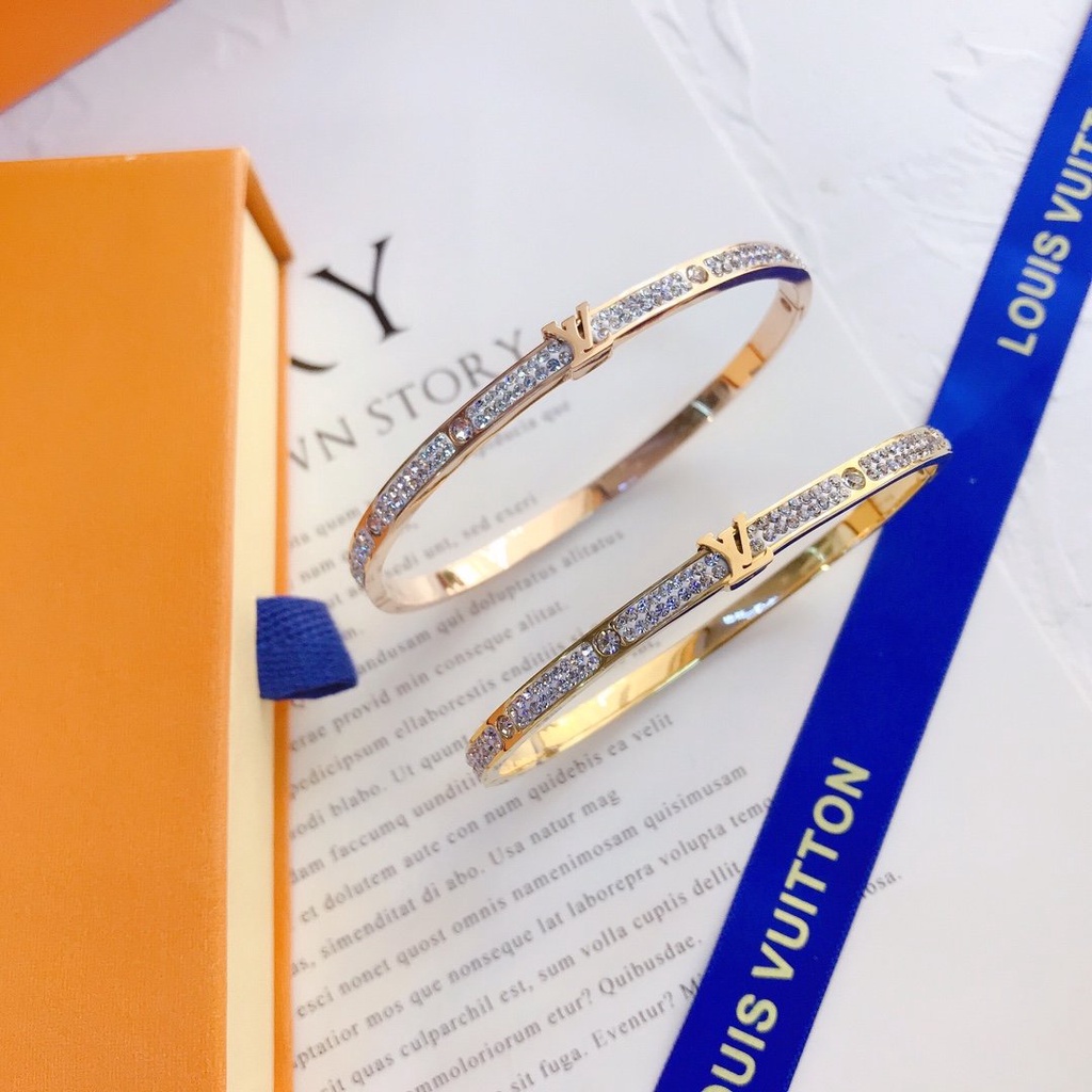 Vòng Tay Louis Vuitton Bằng Thép Titan Họa Tiết Chữ LV Sang Trọng Thời Trang