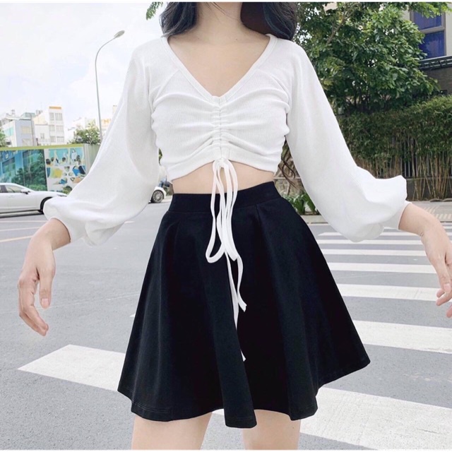 Chân váy xòe ngắn trơn, không họa tiết, thời trang, năng động - MÀU ĐEN