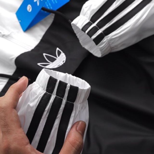 Áo khoác gió dù Das originals jacket logo