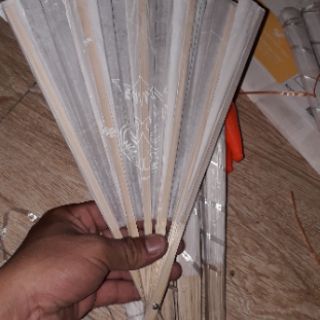 Một chiếc quạt bằng giấy rất đẹp