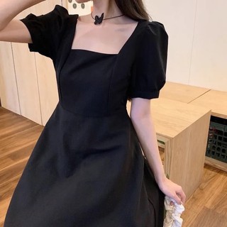 Đầm cổ vuông dáng xoè