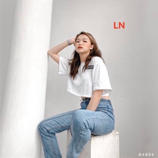 LN12 Áo croptop lô gô nhỏ