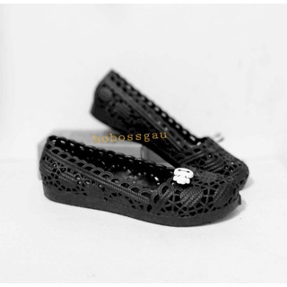 Giày nhựa dẻo, đi mưa đi biển phom nhỏ màu đen