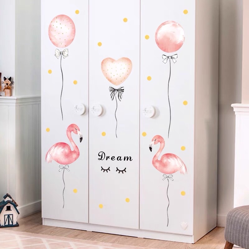Decal dán tường hồng hạc và bóng bay trang trí phòng ngủ dễ thương.