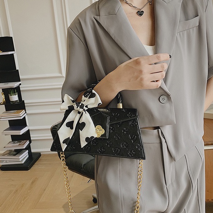 Faya - Túi quai xách đi tiệc dáng thang họa tiết phối khăn lụa sang trọng T1126