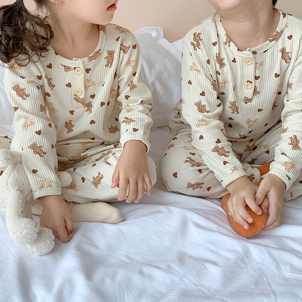 Set quần áo cotton tổ ong cho bé trai bé gái, Quần áo trẻ em dài tay thêu hình 2 con gấu họa tiết trái tim Hàn Quốc