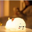 Đèn Ngủ ⭐FREE SHIP⭐ Đèn Ngủ Silicon Hình Dáng Mèo Con Đang Ngủ Siêu Đáng Yêu Có Điều Khiển Từ Xa LED 16 Màu