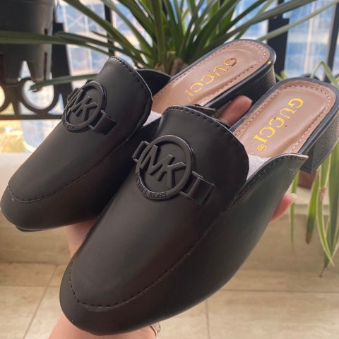 Dép nữ, Giày sục nữ mũi vuông hai màu Đen - Kem TGS069