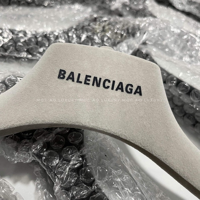 Móc Áo Balen Ci Ơ Gơ
