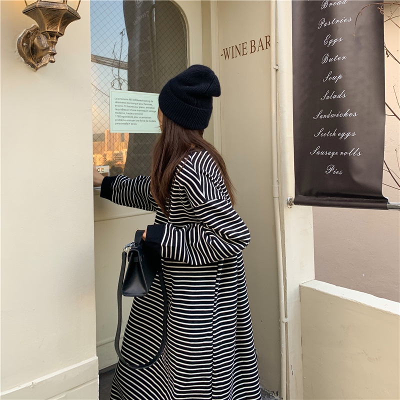 Đầm dài IELGY tay dài kẻ sọc xẻ tà thời trang Hàn Quốc cho nữ