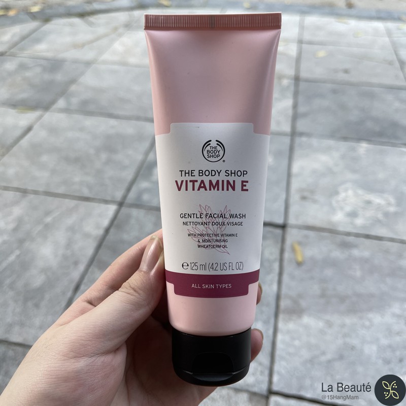 Sữa Rửa Mặt Làm Sạch Nhẹ Dịu - The Body Shop Vitamin E Gentle Facial Wash 125ml