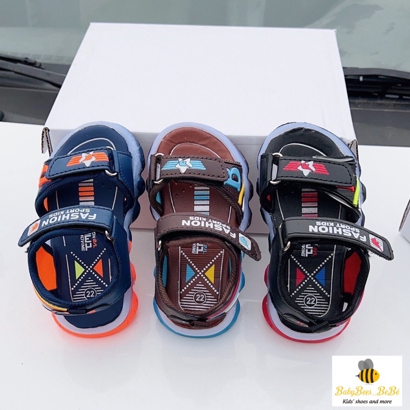 Sandal siêu nhân có đèn led cho bé trai, dép quai hậu phong cách người nhện 3 màu xanh than, đen, nâu, từ sz 21 - 26
