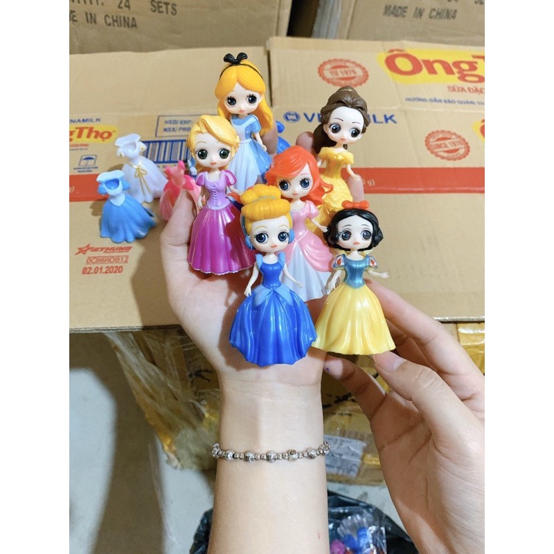 Set đồ chơi công chúa Disney kèm váy cho bé (set 6 công chúa tặng kèm 18 váy)