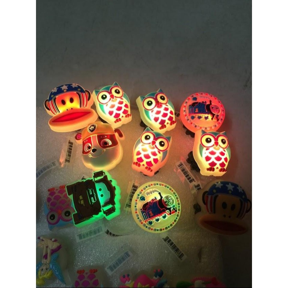 [SẴN HÀNG - RẺ KINH HỒN] Stick jb jitbbitz sticker đèn LED nhấp nháy kute nhiều hình gắn dép sục cross, dép cá sấu