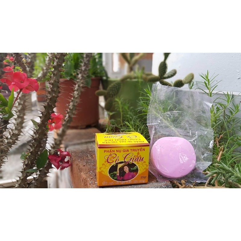 Phấn nụ cô Giàu Huế
