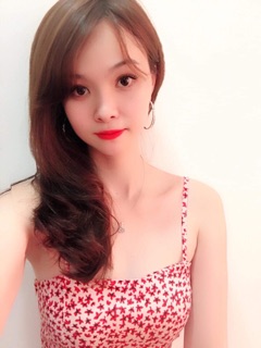 Váy hoa nhí đỏ
