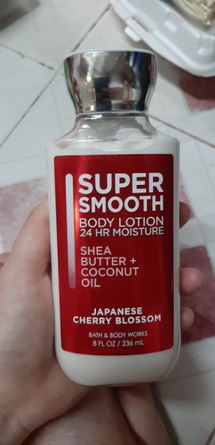 Kem dưỡng da Bath & Body Works Japanese Cherry Blossom 236ml