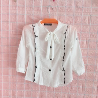 Áo sơ mi trắng bé gái xinh xắn