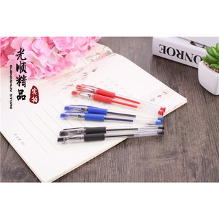 Bút bi mực nước các màu đỏ, đen
