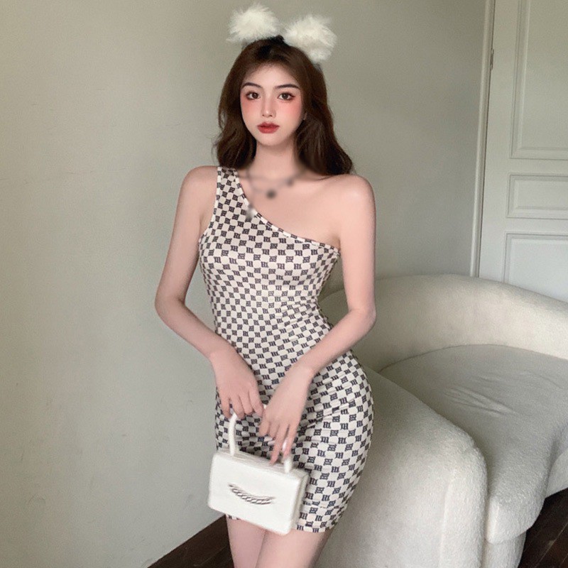 Đầm sát nách ôm dáng hoạ tiết caro gợi cảm quyến rũ