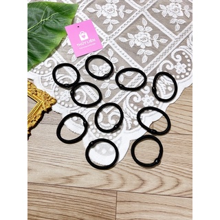 Cột tóc đen đơn giản cho nữ