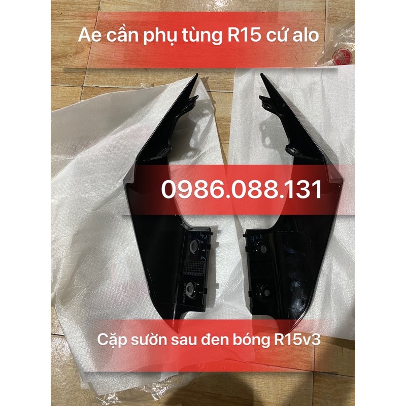 Cặp sườn sau đen bóng R15v3 zin chính hãng