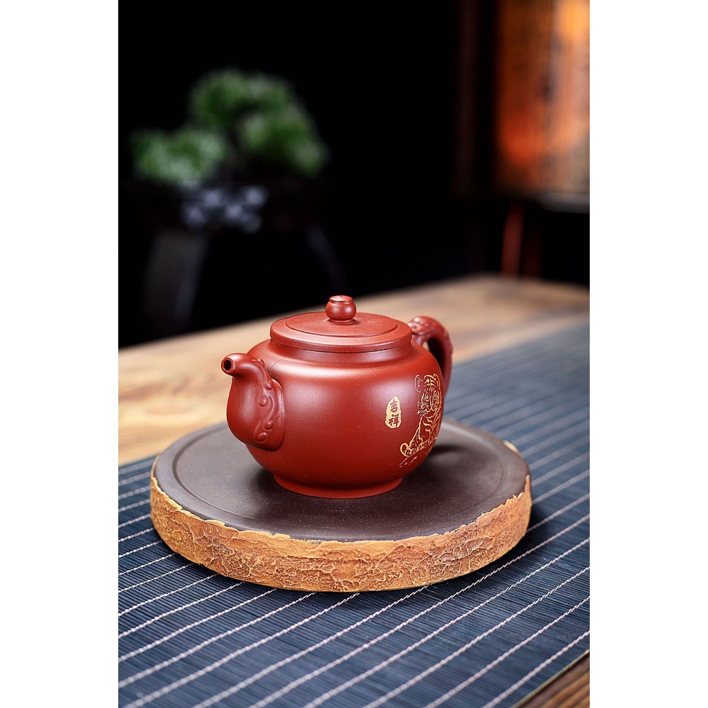 Ấm Tử Sa Nghi Hưng Manh Hổ Hiến Thụy 310 ml (Đại Hồng Bào)