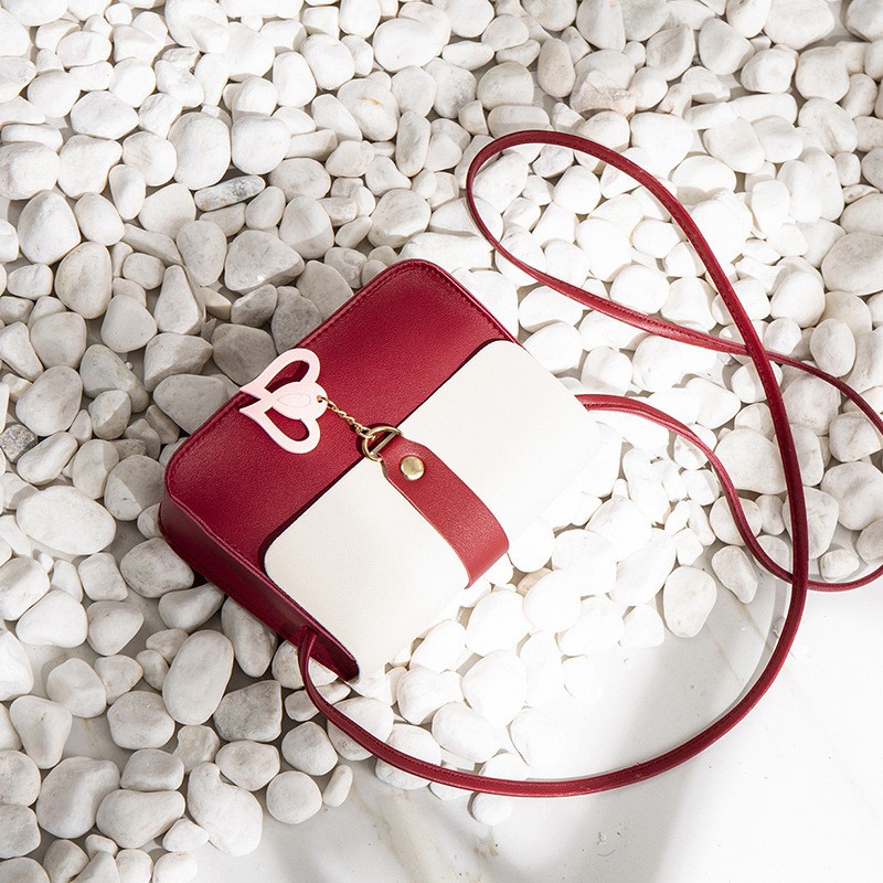 Túi đeo chéo da mềm đính núm tua nữ tính