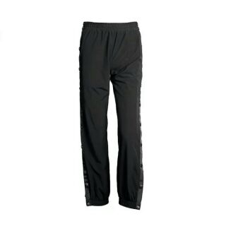 Wihte pant and black pant