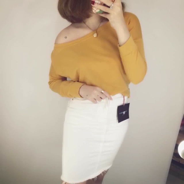 Áo thun trễ vai tay dài