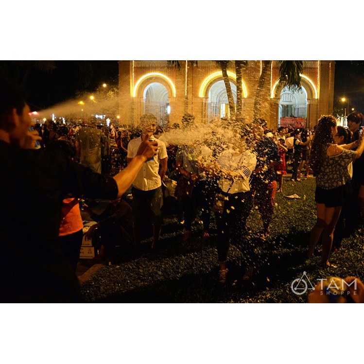 Bình xịt tuyết lên kính không tan