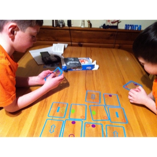 Bộ đồ chơi Thinkfun ghép thẻ bài Swish