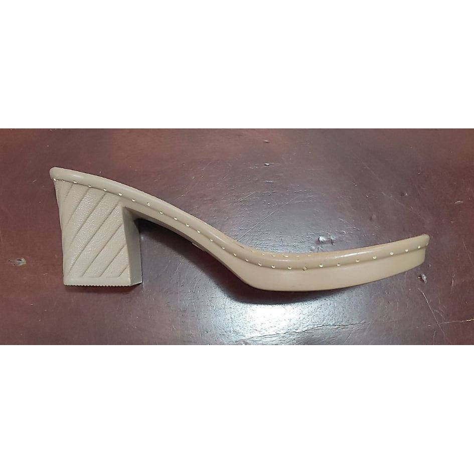 Đế gót vuông chéo màu kem cao 7cm