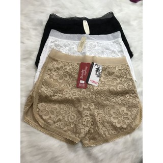 Quần ren mặc trong váy