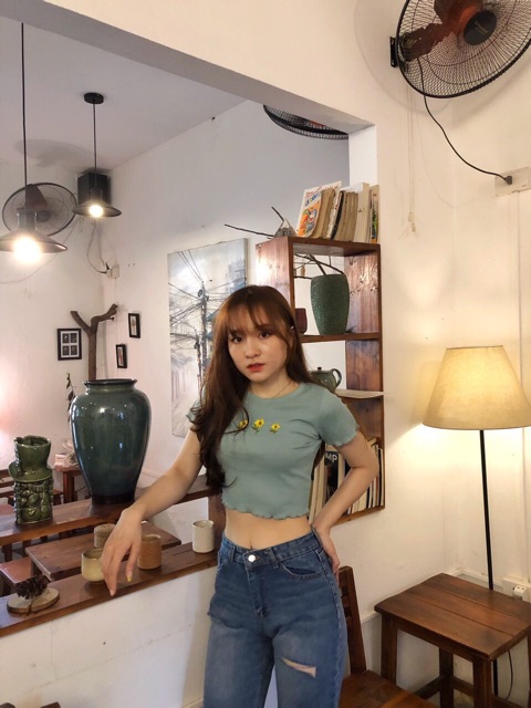Áo croptop thêu cúc ( ẢNH THẬT)
