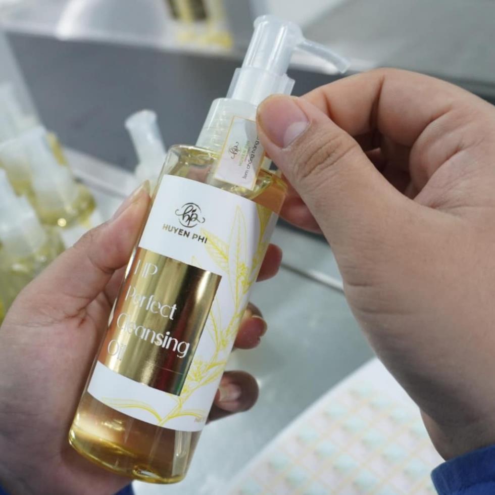 DẦU TẨY TRANG HUYỀN PHI dưỡng trắng da sáng mịn