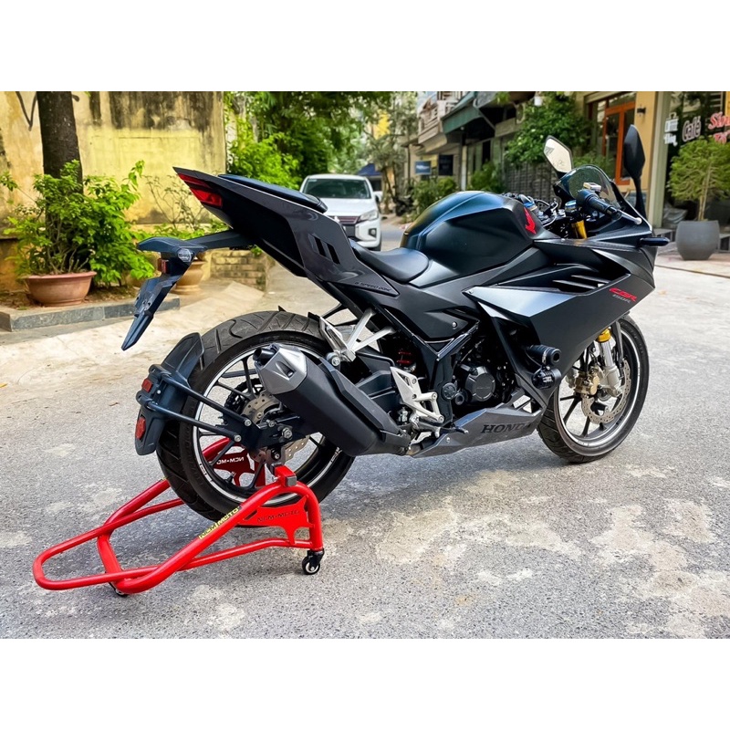 Ốc bẩy nâng cnc lắp Honda CBR150R 2021-2022. Ốc pad tăng xích chắn chắn và bền. tiện lợi việc vệ sinh xe và nhông xích.