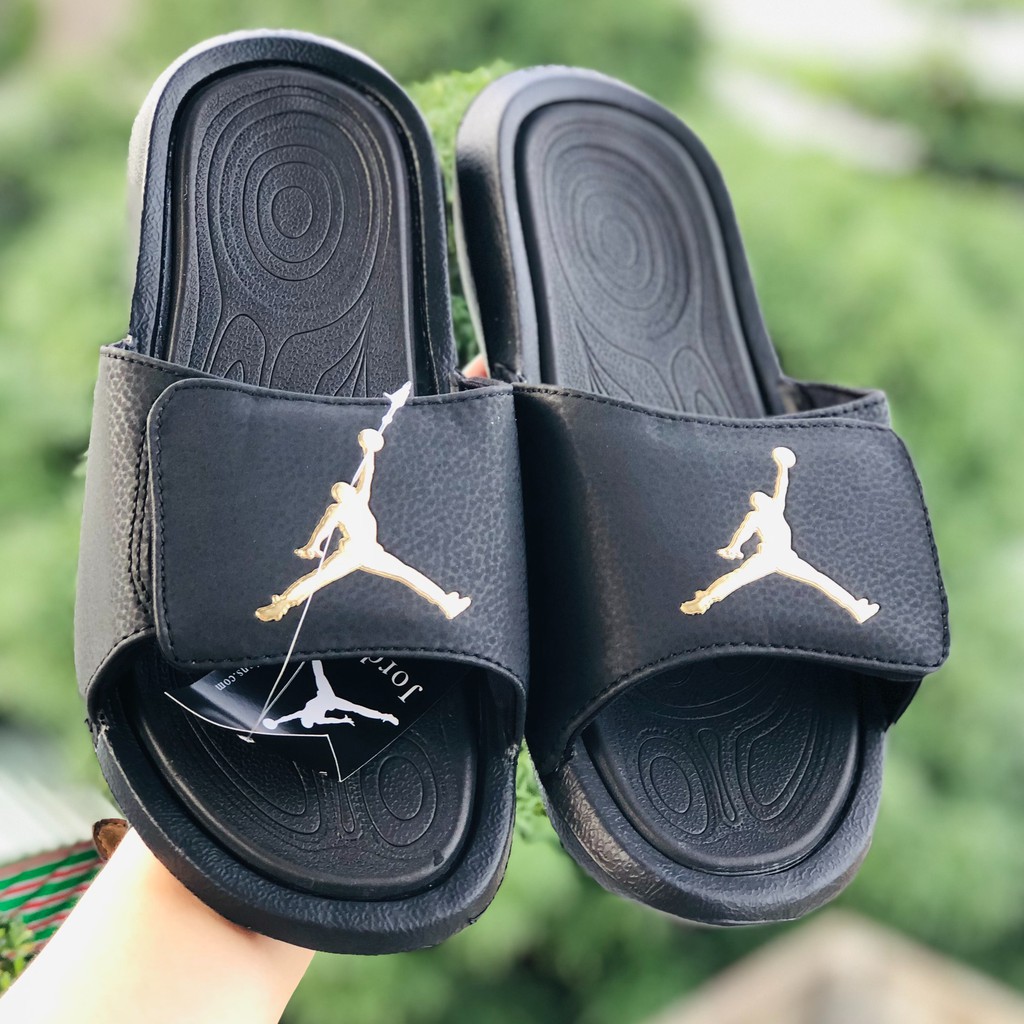 DÉP Jordan JD 6 QUAI NGANG ĐEN LOGO VÀNG TẶNG HỘP