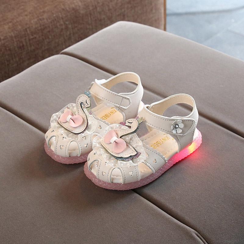 Giày Sandal Có Đèn Led Chống Trượt Cho Bé