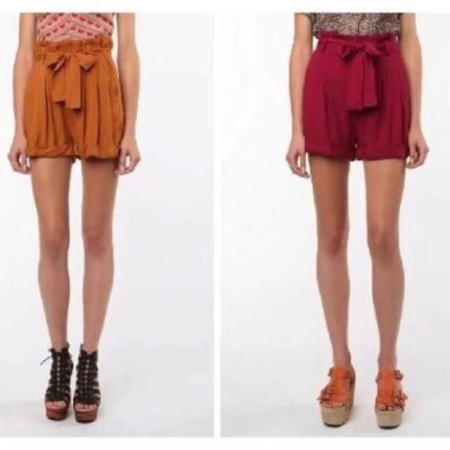 Quần đùi lanh Urban Outfitters