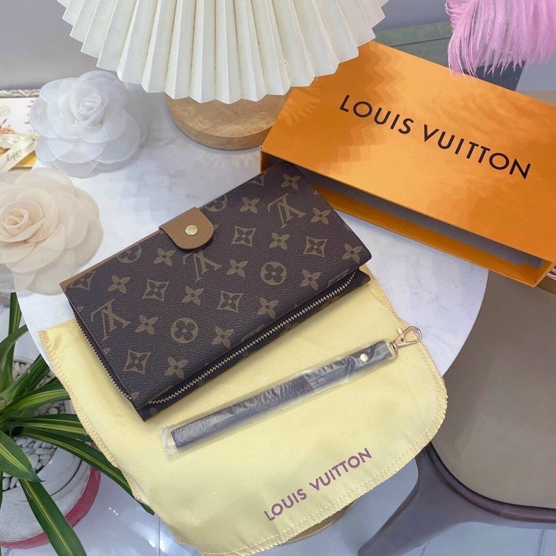 VÍ CLUTCH LV KHOÁ KÉO NHIỀU NGĂN CÓ DÂY ĐEO TAY FULLBOX