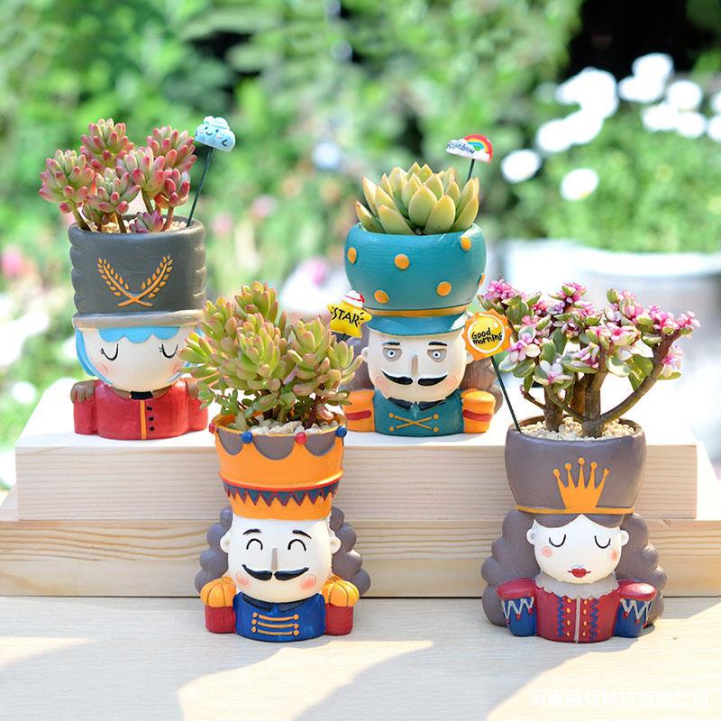 Chậu hoa trang trí bàn tiện lợi
